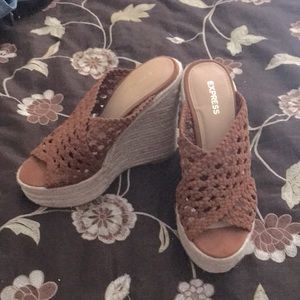 Tan Express espadrille wedges size 6 like new